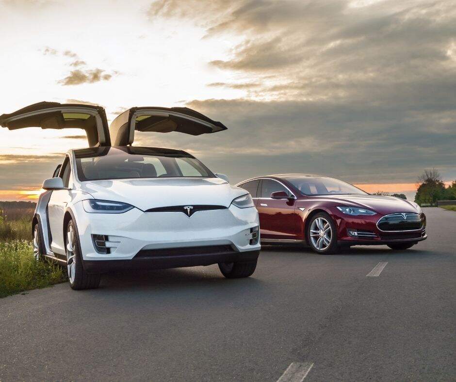 Tesla S VS X